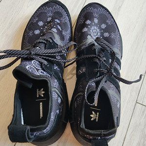 Adidas NMD R1 Neighborhood in Night Navy, size 9.5, Like New